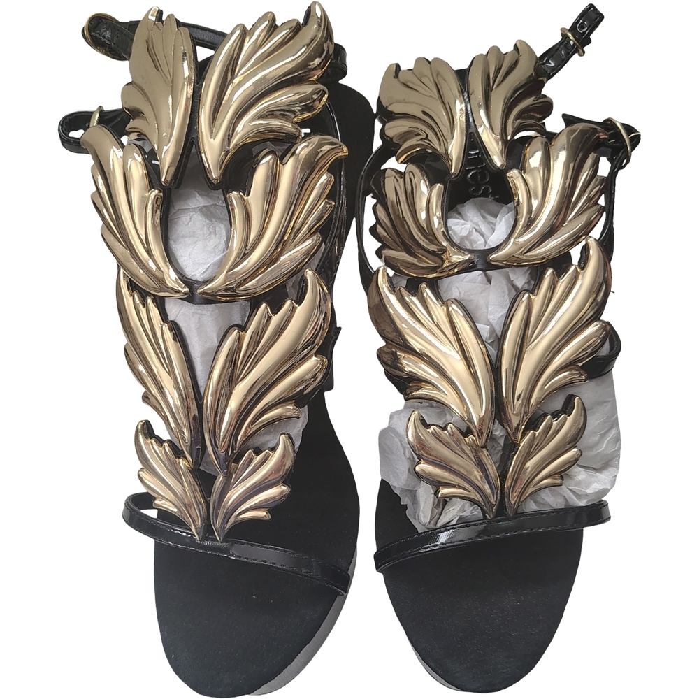 Elegant Black and Gold Wings Platform Heels NWT Size 10 NWOT - Picture 5 of 8